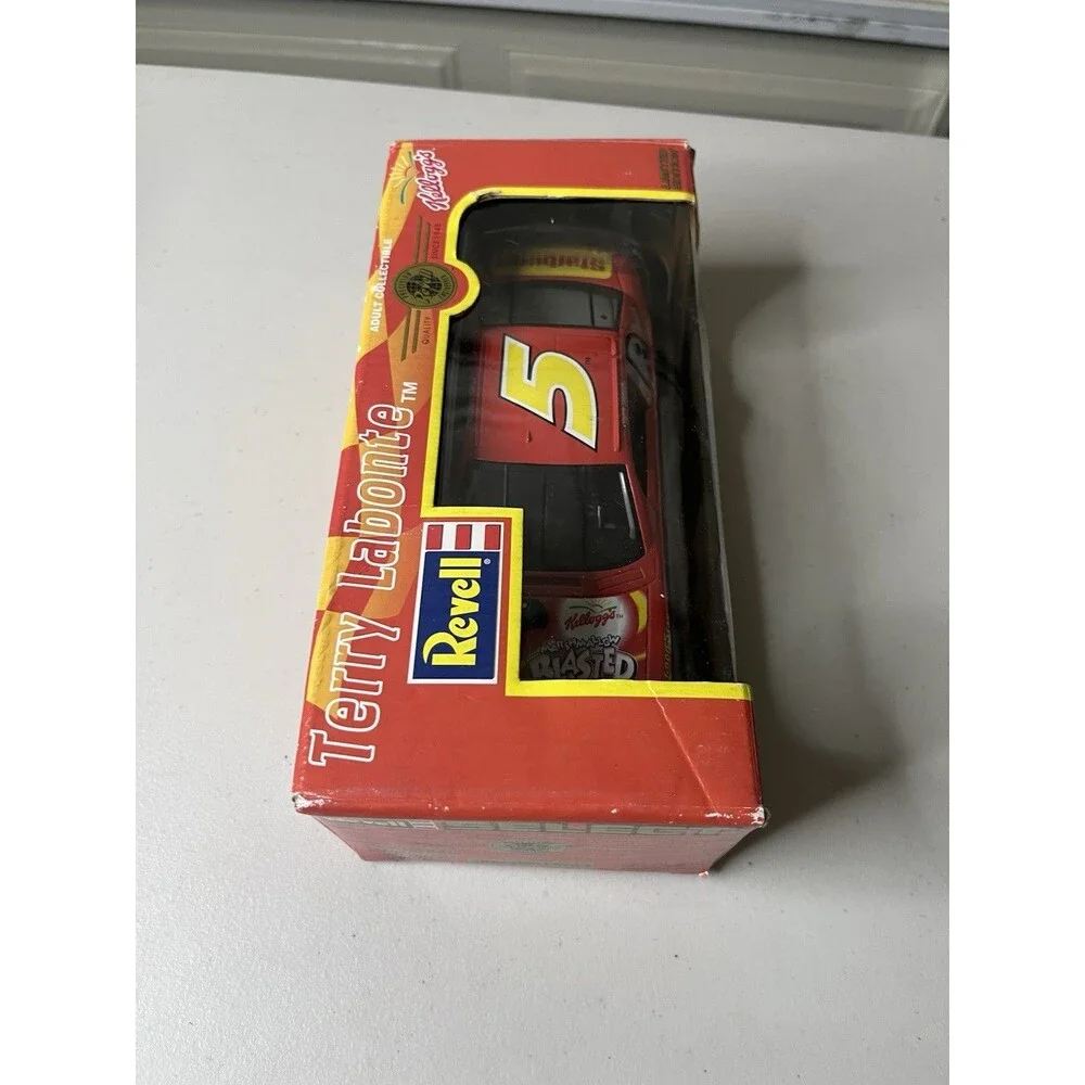 1/24 Revell 1998 NASCAR #5 Terry Labonte Blasted Fruit Loops Chevrolet